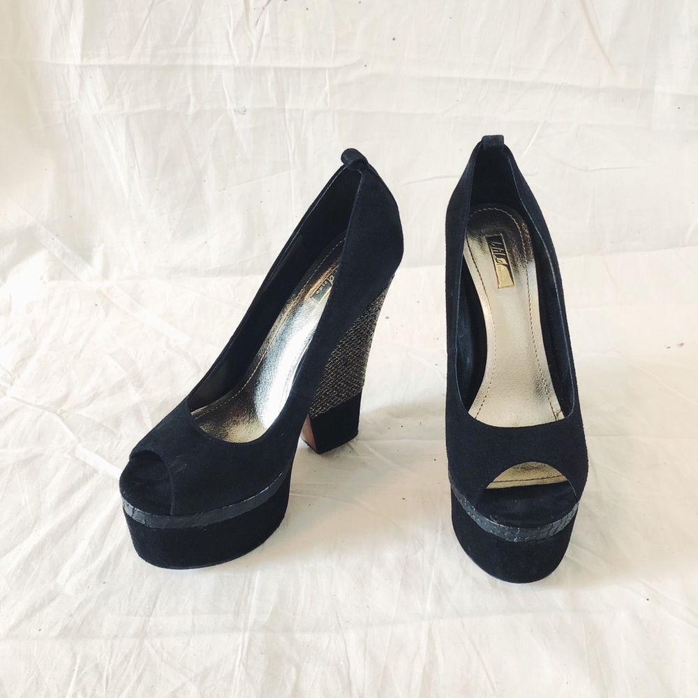 ❌ SOLD || Bakers Black/Gold Platform Heels